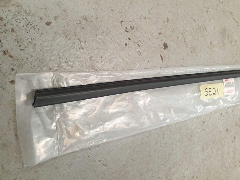 Original New Suzuki Swift Left Front Door Glass Outer Weather Strip Seal Moulding