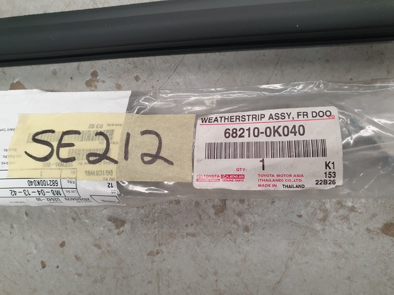 Original New Toyota Hilux 2025 Left Front Door Glass Outer Weather Strip Seal Moulding
