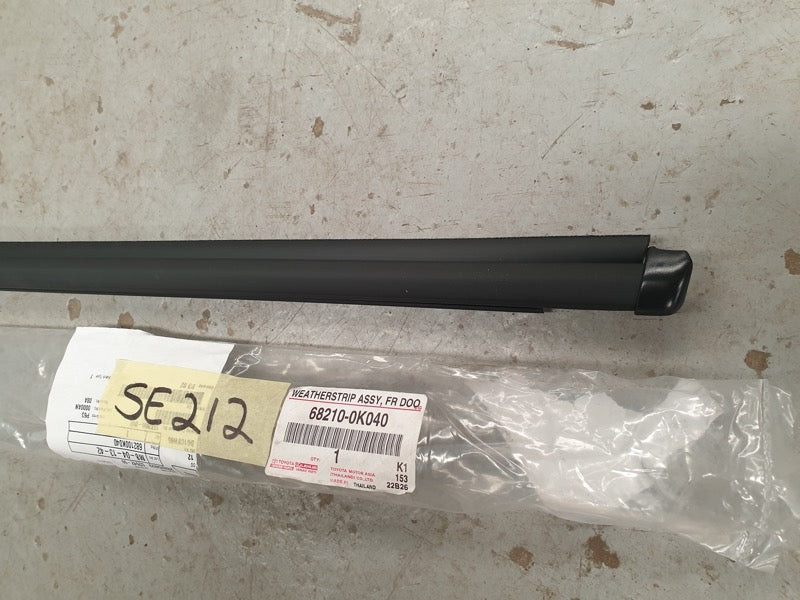 Original New Toyota Hilux 2025 Left Front Door Glass Outer Weather Strip Seal Moulding