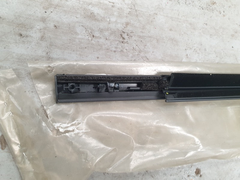 Original New Ford Range Rover 2023 Left Front Door Glass Outer Weather Strip Seal Moulding