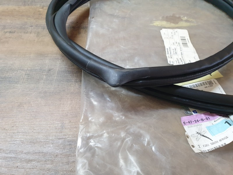 Original New Chevrolet Captiva 2011 Right Rear Door Surrounding Rubber Seal