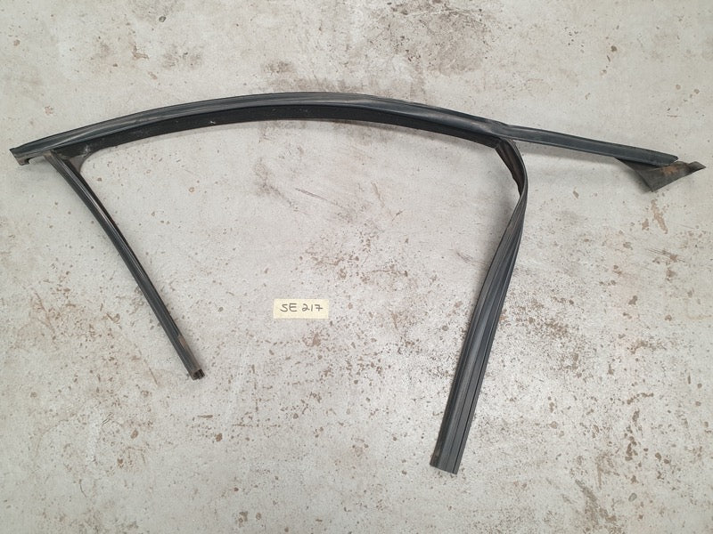 Original Used Mercedes-Benz C-Class W204 Right Front Door Window Guide Seal