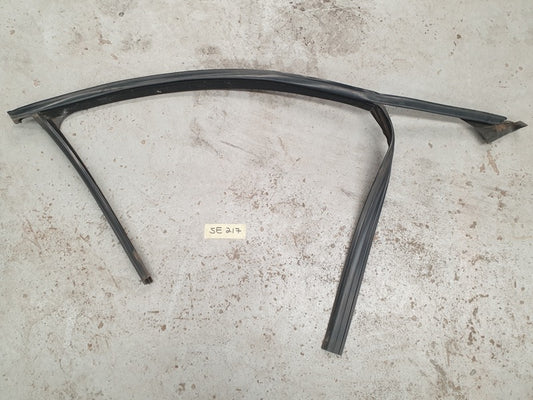 Original Used Mercedes-Benz C-Class W204 Right Front Door Window Guide Seal