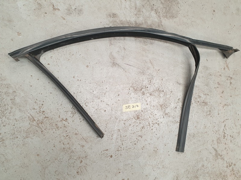 Original Used Mercedes-Benz C-Class W204 Right Front Door Window Guide Seal