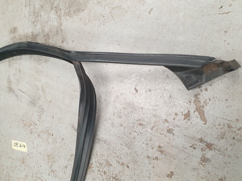 Original Used Mercedes-Benz C-Class W204 Right Front Door Window Guide Seal