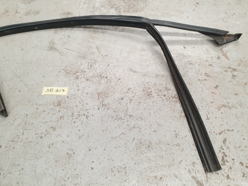 Original Used Mercedes-Benz C-Class W204 Right Front Door Window Guide Seal