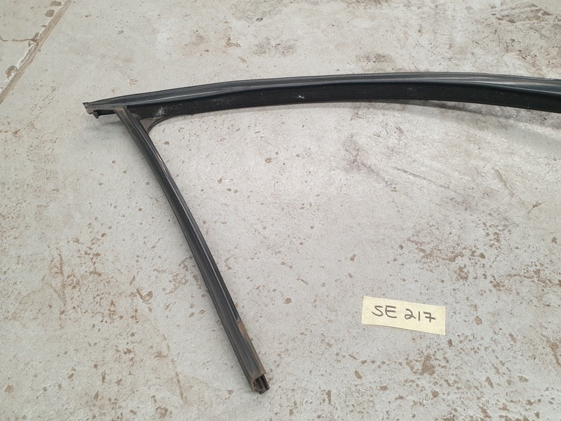 Original Used Mercedes-Benz C-Class W204 Right Front Door Window Guide Seal