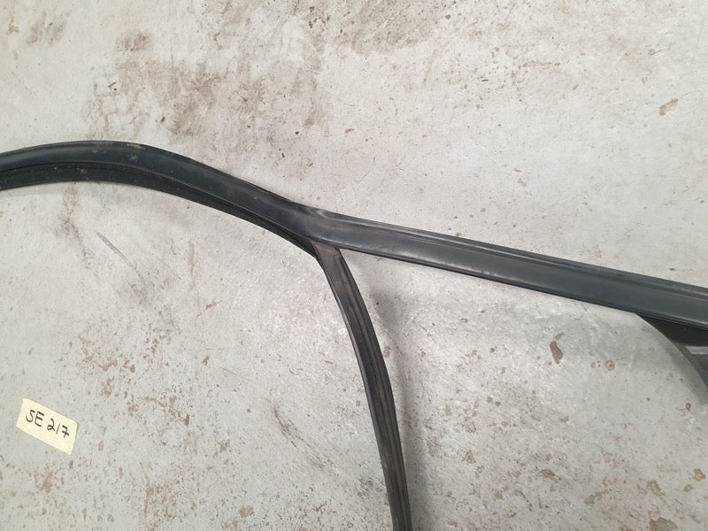 Original Used Mercedes-Benz C-Class W204 Right Front Door Window Guide Seal
