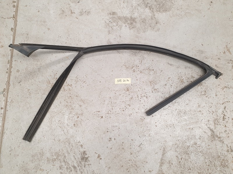 Original Used Mercedes-Benz C-Class W204 Right Front Door Window Guide Seal