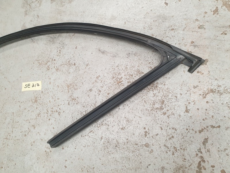 Original Used Mercedes-Benz C-Class W204 Right Front Door Window Guide Seal