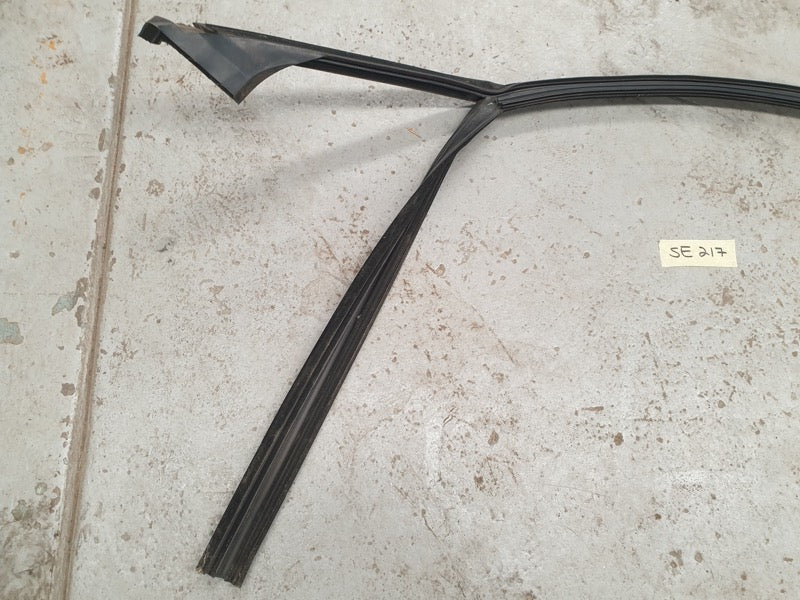 Original Used Mercedes-Benz C-Class W204 Right Front Door Window Guide Seal