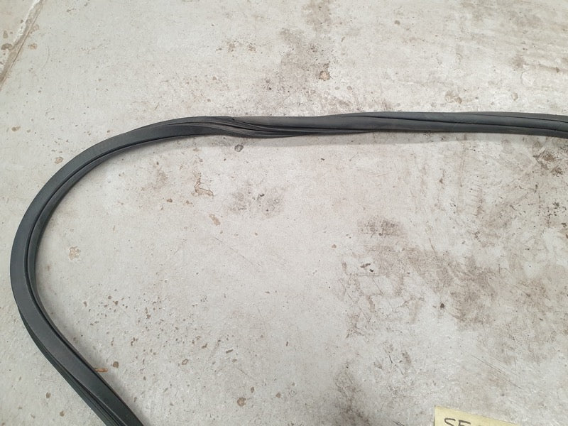 Original Used Volkswagen Polo Right Rear Door Surrounding Rubber