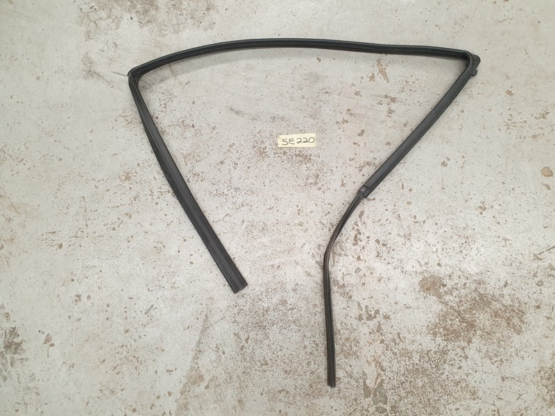 Original Used Toyota Hilux Right Front Door Window Channel