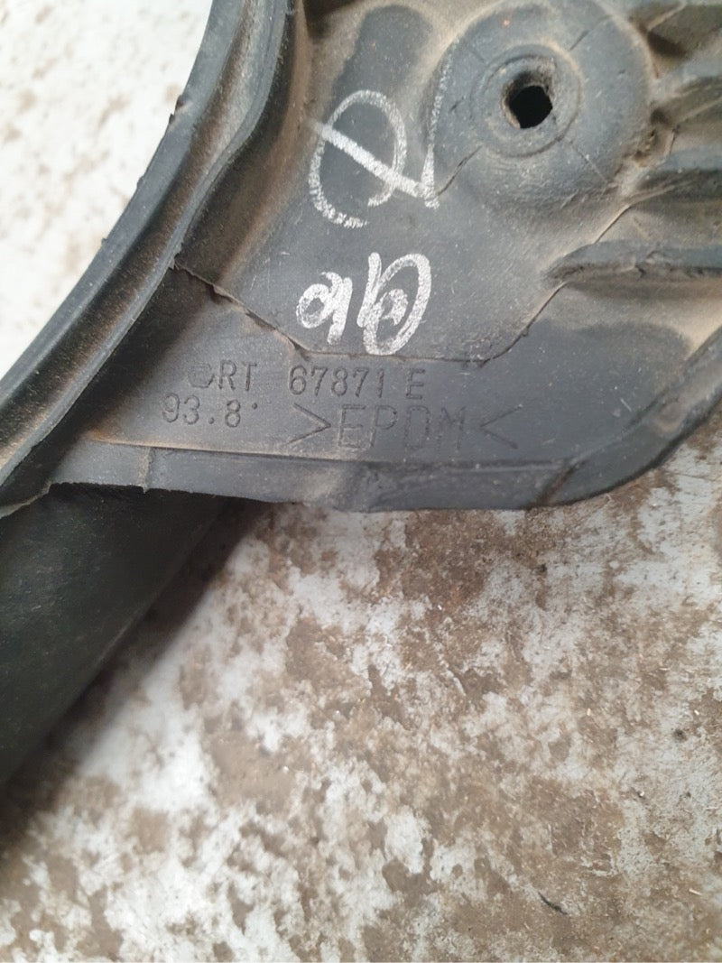 Original Used Toyota Hilux Right Rear Door Weather Strip