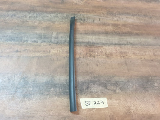 Original Used Toyota Hilux Right Centre Door Weather Strip