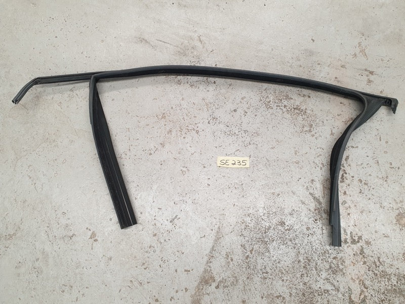 Original New Volkswagen Polo VI Right Front Door Window Channel