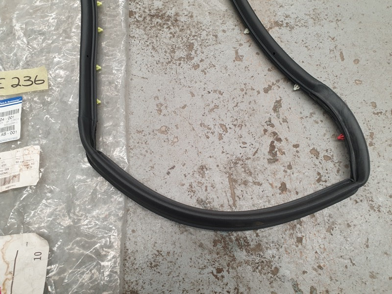 Original New Jeep Cherokee 2019 Right Front Door Surrounding Rubber