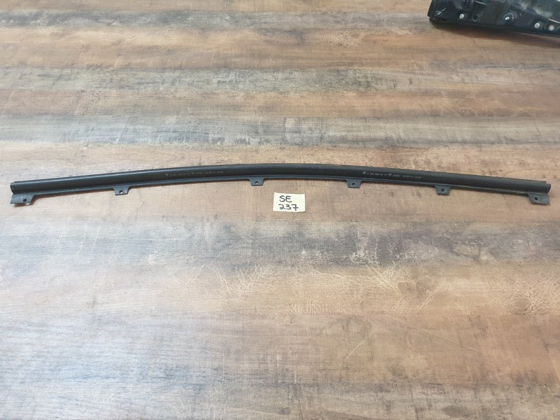 Original Used Mercedes-Benz C-Class W204 Bonnet Rubber