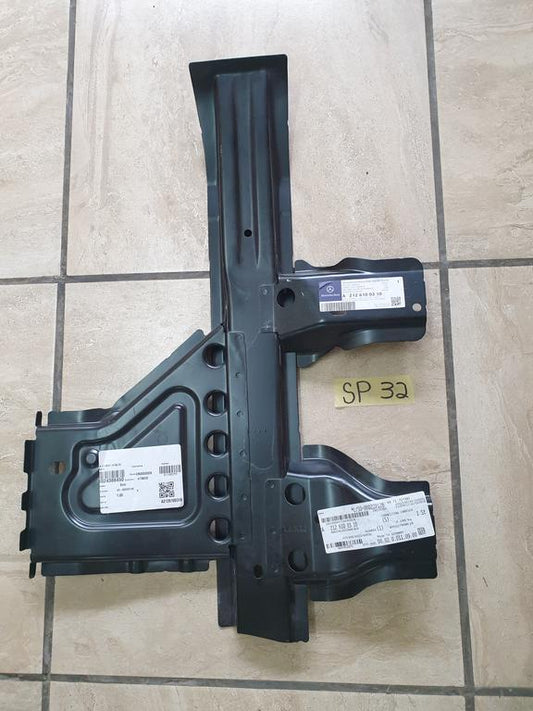 Original New Mercedes-Benz CLS C218 Left Rear Lower Connecting Carrier