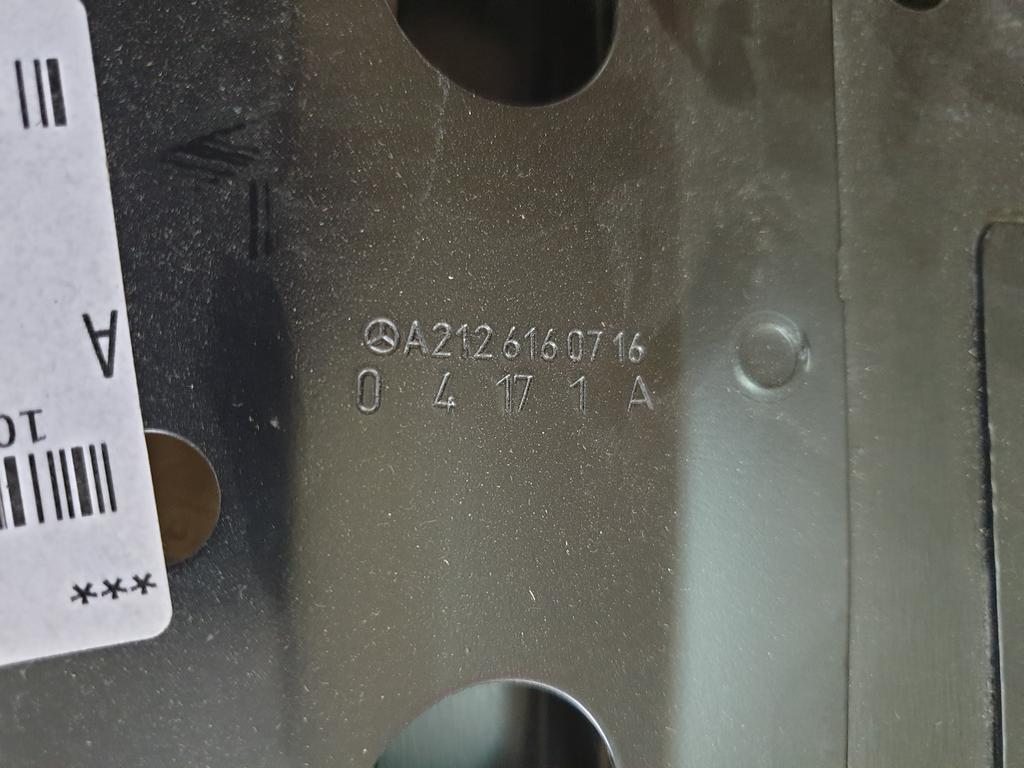 Original New Mercedes-Benz CLS C218 Left Rear Lower Connecting Carrier