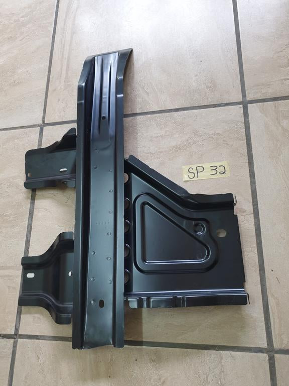 Original New Mercedes-Benz CLS C218 Left Rear Lower Connecting Carrier