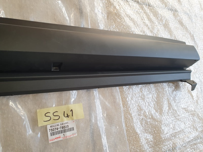 Original New Lexus NX 200 Left Front Door Lower Moulding