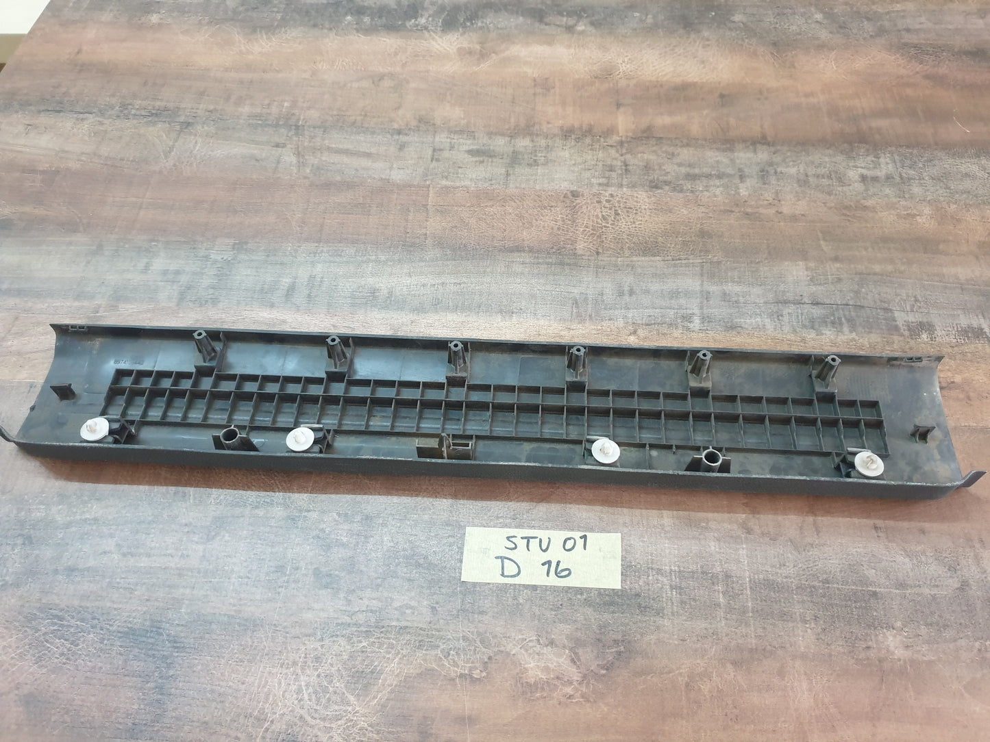 Isuzu D-Max 2021 Original Used Door Components - Slight Damage or Wear and Tear
