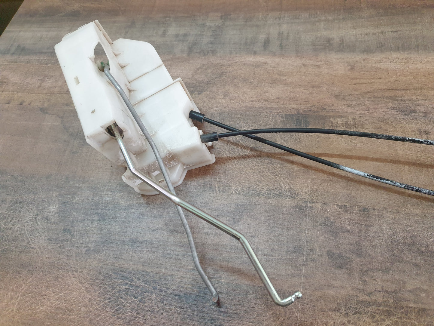 Isuzu D-Max 2021 Original Used Door Components - Slight Damage or Wear and Tear