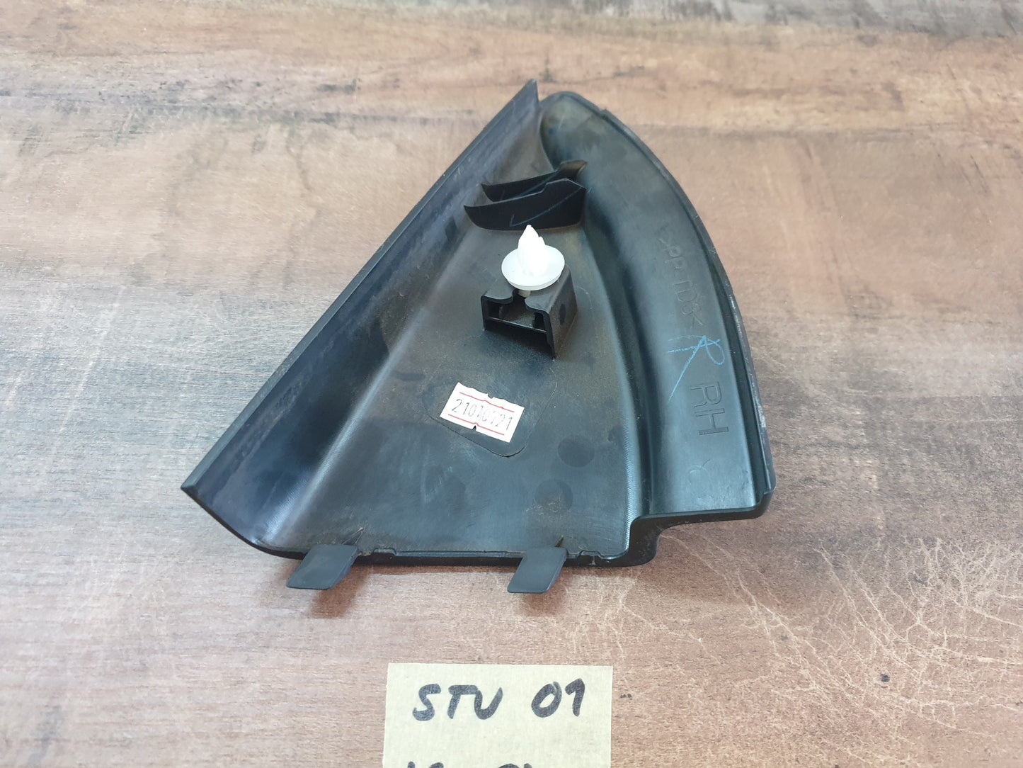 Isuzu D-Max 2021 Original Used Door Components - Slight Damage or Wear and Tear