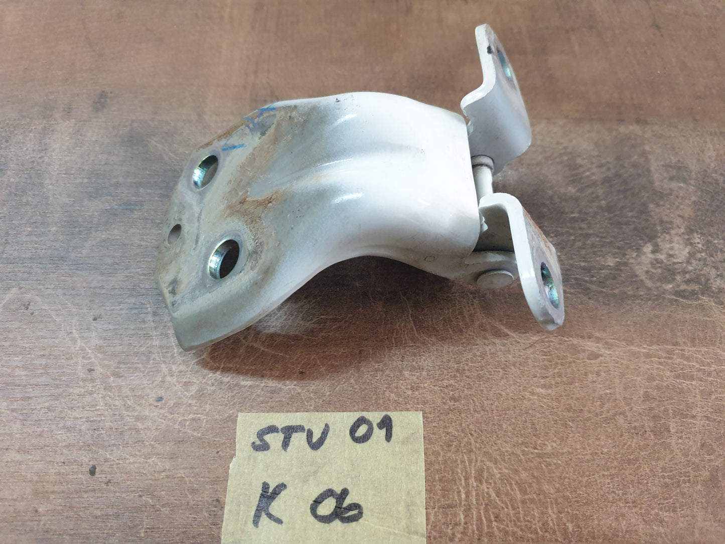 Isuzu D-Max 2021 Original Used Door Components - Slight Damage or Wear and Tear
