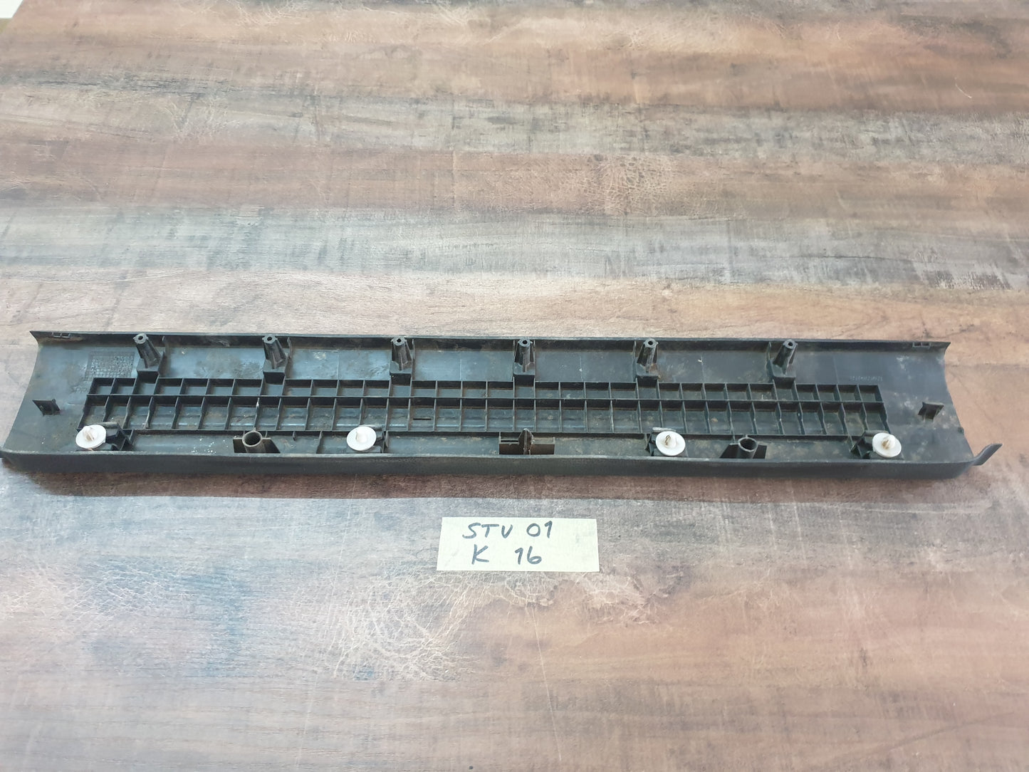 Isuzu D-Max 2021 Original Used Door Components - Slight Damage or Wear and Tear