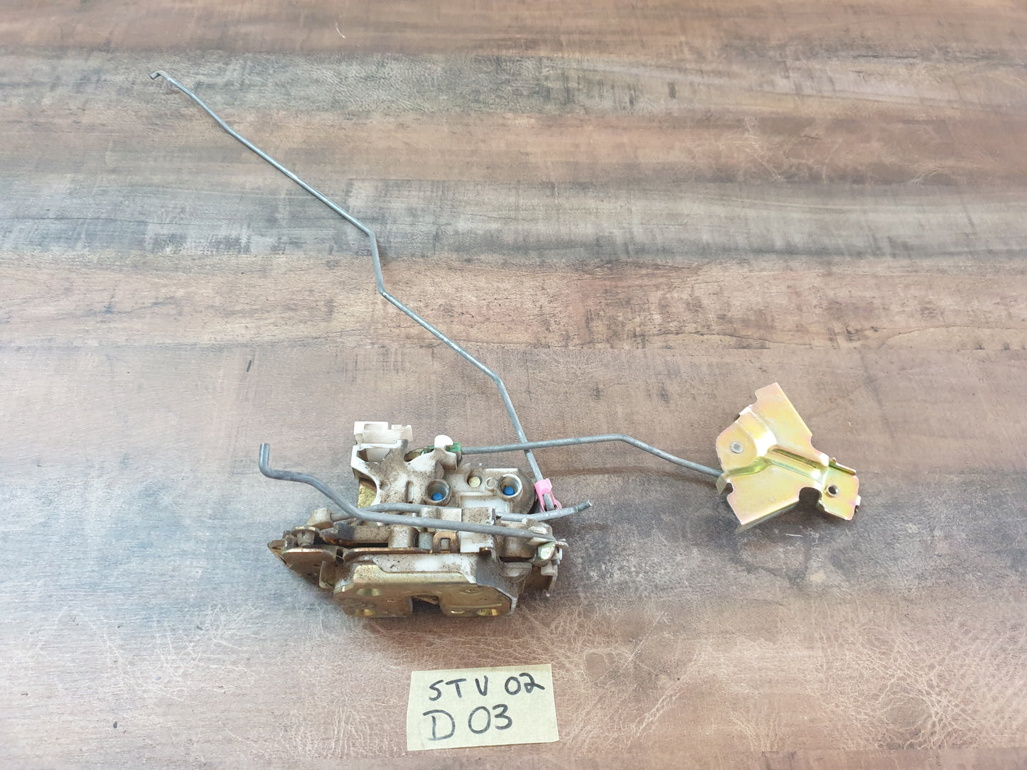 Nissan NP300 Original Used Door Components - Slight Damage or Wear and Tear