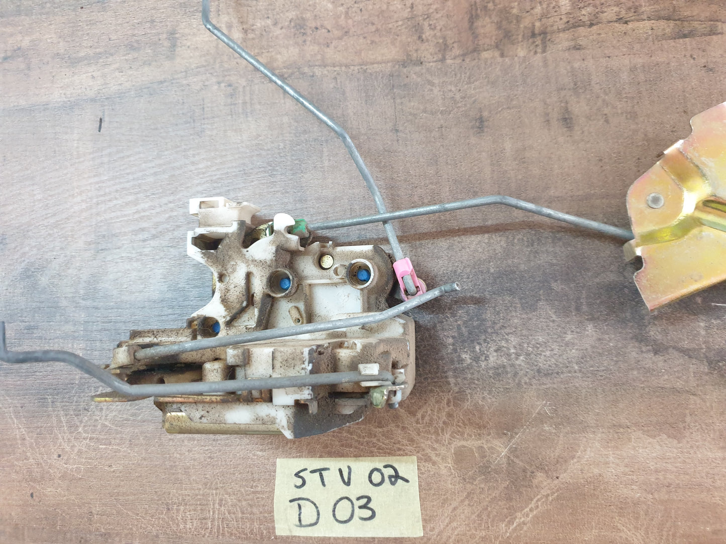 Nissan NP300 Original Used Door Components - Slight Damage or Wear and Tear