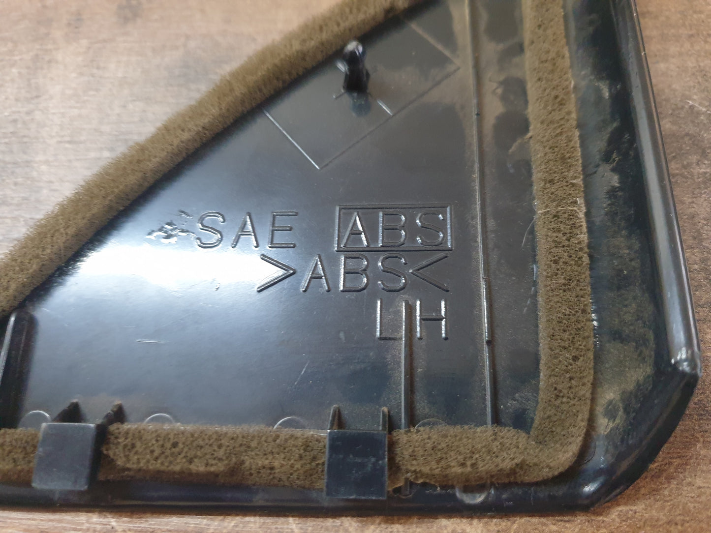 Nissan NP300 Original Used Door Components - Slight Damage or Wear and Tear