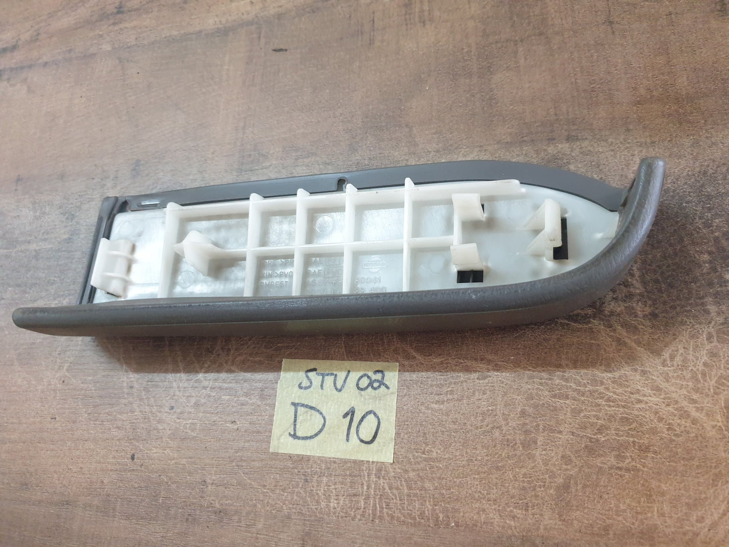 Nissan NP300 Original Used Door Components - Slight Damage or Wear and Tear