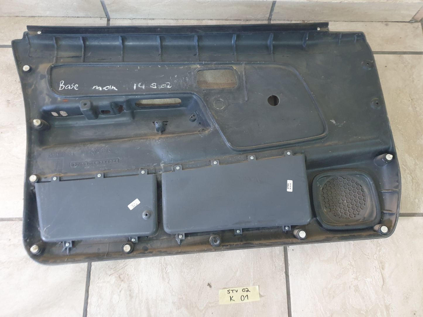 Nissan NP300 Original Used Door Components - Slight Damage or Wear and Tear