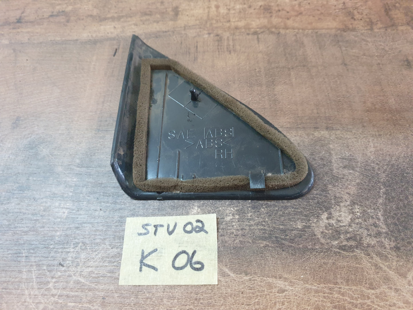 Nissan NP300 Original Used Door Components - Slight Damage or Wear and Tear
