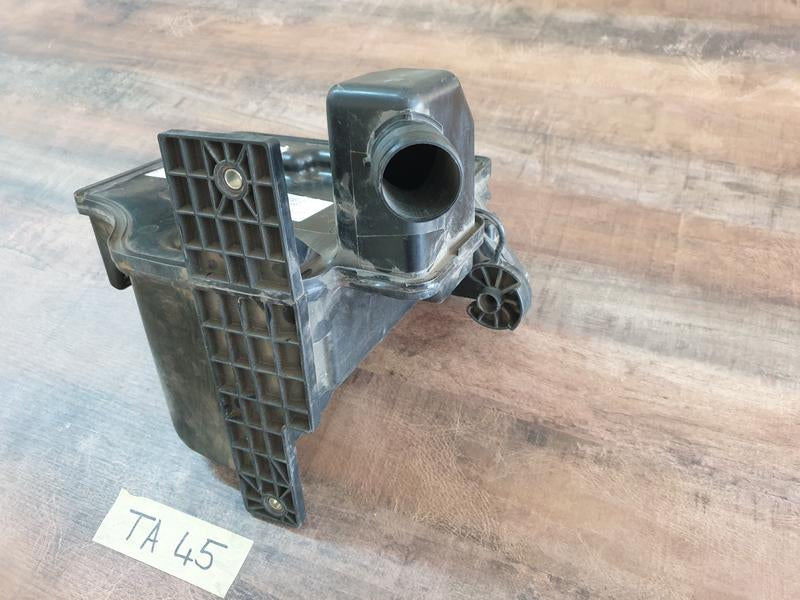 Original New Volkswagen Polo Windscreen Washer Bottle