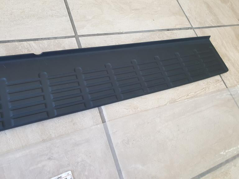 Toyota Hilux D4D 2005, 2006, 2007, 2008, 2009, 2010, 2011, 2012, 2013, 2014, 2015 Rear Centre Bumper Plate