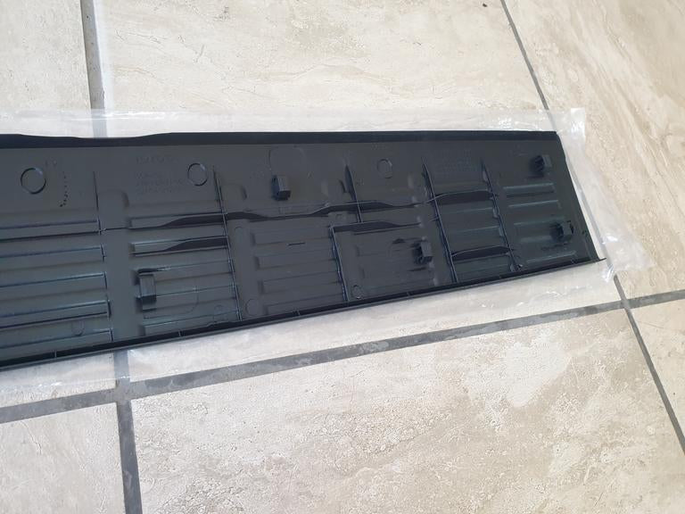 Toyota Hilux D4D 2005, 2006, 2007, 2008, 2009, 2010, 2011, 2012, 2013, 2014, 2015 Rear Centre Bumper Plate