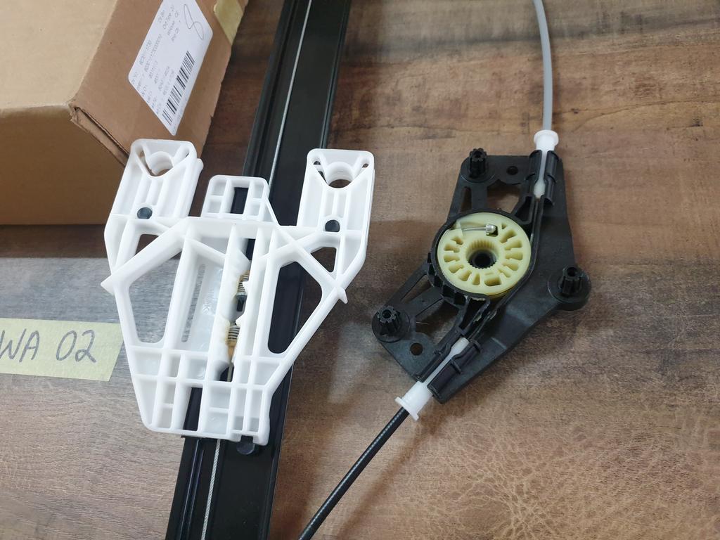 Original New Audi Q5 Front Right Driver Side Door Window Lifter