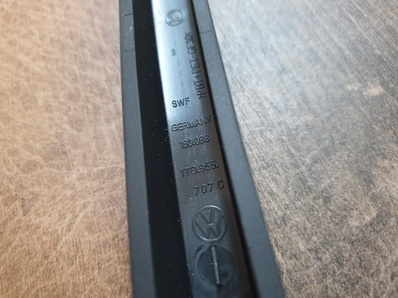 Original New Volkswagen Tiguan Touran Rear Windscreen Wiper Arm