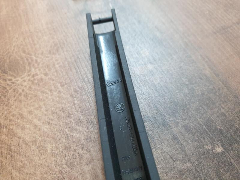 Original New Volkswagen Tiguan Touran Rear Windscreen Wiper Arm