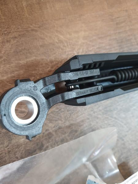 Original New Volkswagen Tiguan Touran Rear Windscreen Wiper Arm