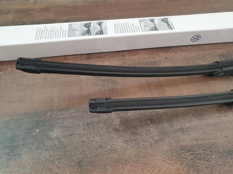 Original Used Volkswagen T-Cross Front Windshield Wiper Blade Set
