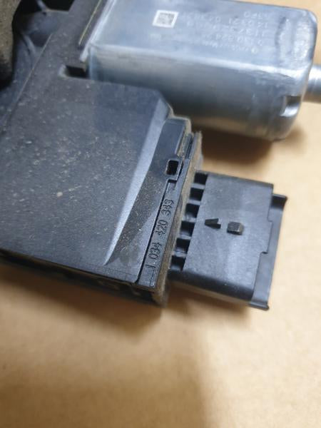 Original New Opel Grandland Left Front Door Window Lifting Mechanism