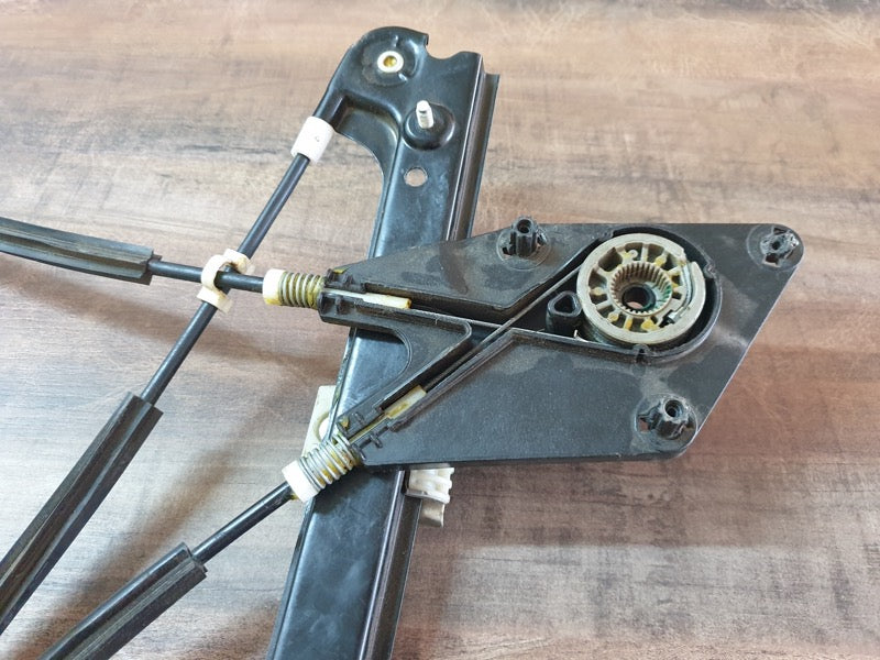 Original Used Volkswagen Polo Left Front Door Window Lifting Mechanism