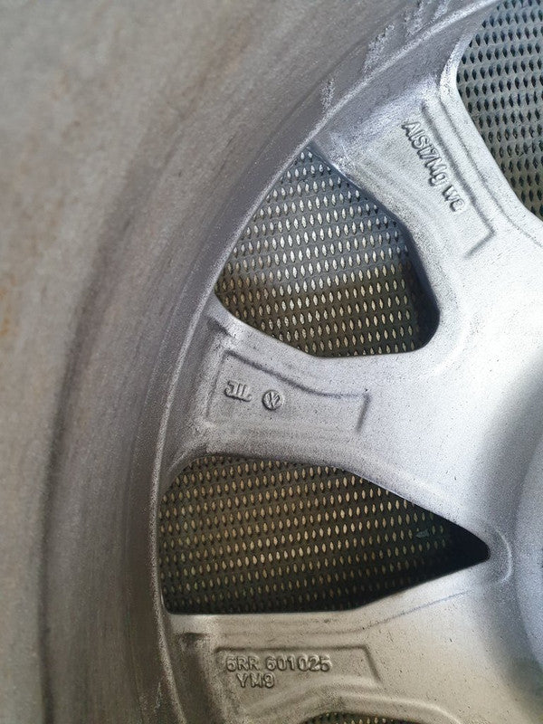 Volkswagen Polo  7.5Jx17H2 Aluminium Rim