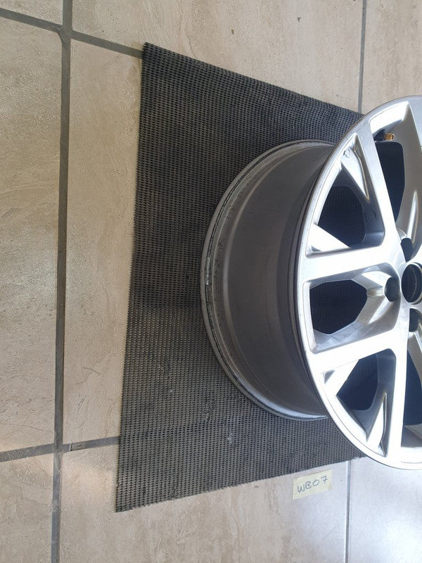 Volkswagen Polo  7.5Jx17H2 Aluminium Rim