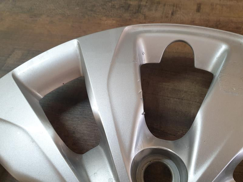 Original Used Kia Pegas Wheel Hub Cover